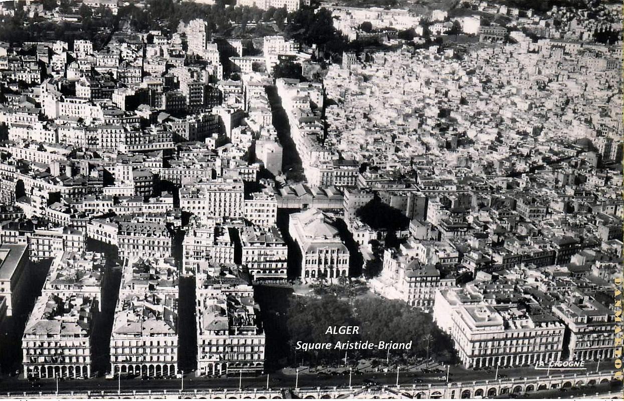 Alger - Square Aristide-Briand - Opera et Casbah.jpg